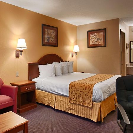 Best Western Delhi Inn Exterior foto