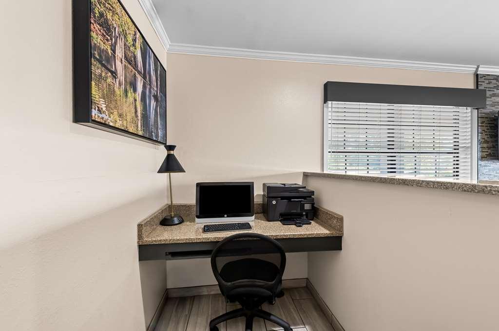 Best Western Delhi Inn Facilidades foto